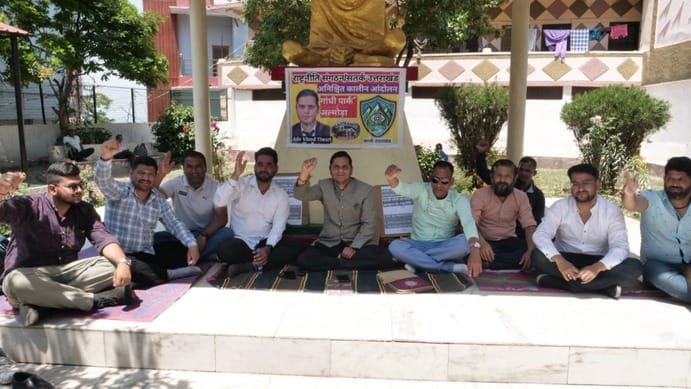 The protest of Rashtra Niti Sangathan continues for the 12th day over three-point demands including granting of Scheduled Tribe status to the hill community in Uttarakhand