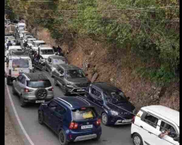 a-question-to-the-government-via-kainchi-dham-is-religious-tourism-behind-the-traffic-chaos
