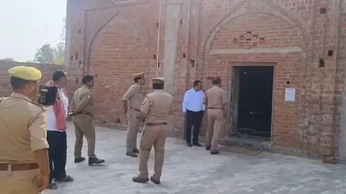 घर को दिया मस्जिद का रूप और नमाज पढ़ने के लिए भी बनाई जगह, अब प्रशासन ने किया सील 1 n66072469217449634819008a870c90860b2a8e565a37717648f16a2be2592401f9d92d2eb22c986a833cf9