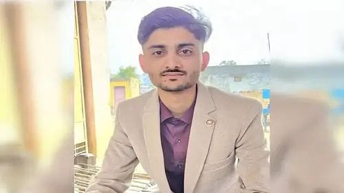 The young man's foot suddenly slipped from the train and he died in Delhi. He was going to his village and had got married just 6 months ago.